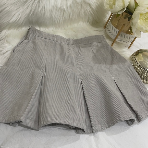 🩶🩶Urban Outfitters pleated corduroy mini skirt - Picture 8 of 12